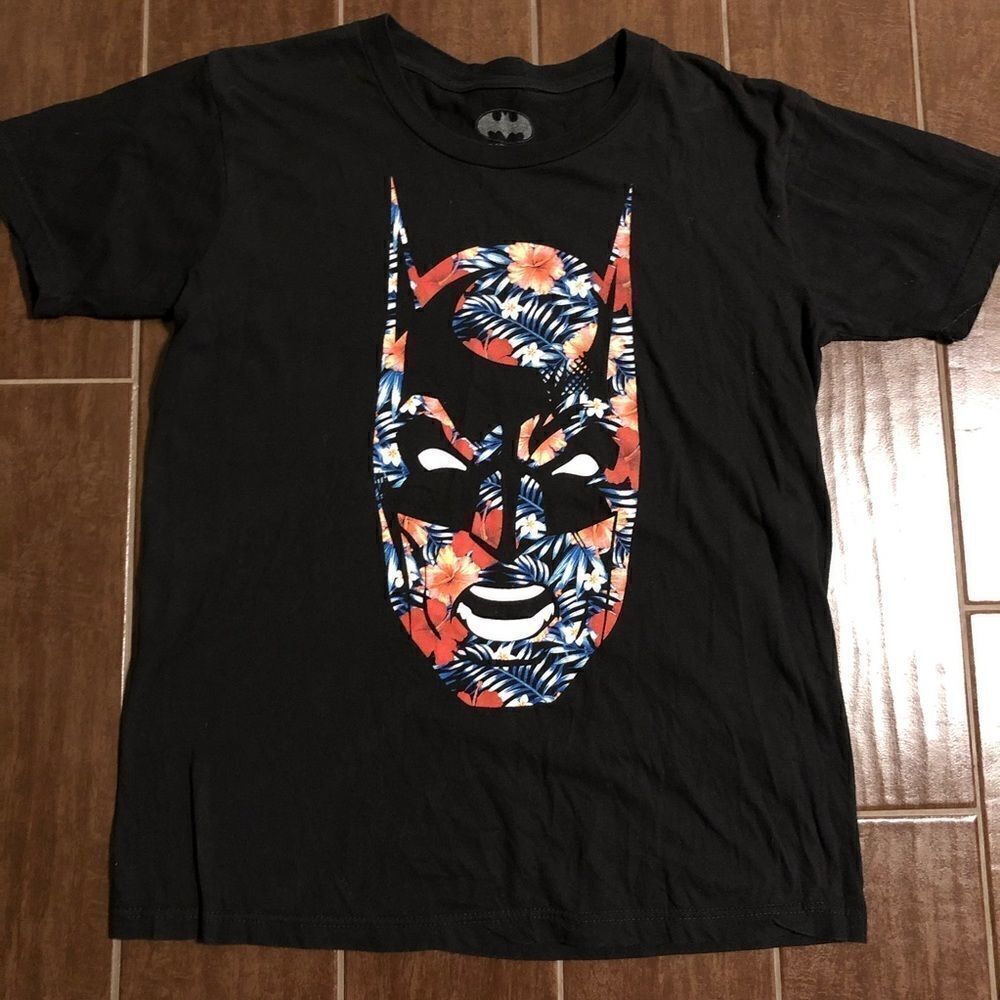 DC Batman floral tee shirt size large